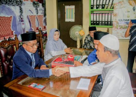 Komarudin dan Eli Heriyati Manfaatkan Fasilitasi Pernikahan di KUA Metro Timur