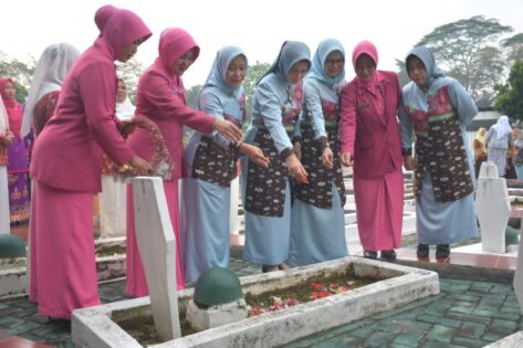 Ziarah Makan Pahlawan Menjadi Agenda Rutin Peringatan Hari Kartini di Kota Metro