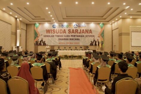 Wakil Walikota Metro Hadiri 111 Wisudawan STIPER Dharma Wacana Metro