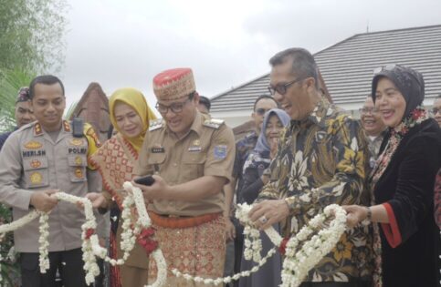 Wahdi Resmikan Destinasi Wisata Keluarga Metro Garden