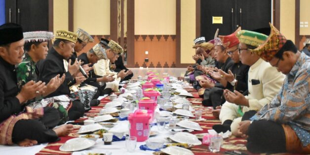 Peringati Hari jadi ke 86 Pemkot Metro Gelar Cuwak dan Awek Mengan