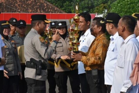Demi Tingkatkan Kamtibmas, Polres Metro Gelar Apel Gabungan dan Bagikan Pemenang Satkamling Tingkat Kota Metro