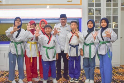 Wahdi Lepas 7 Atlet Taekwondo untuk Kejuaraan ‘Zero One Taekwondo Championship Piala Kemenpora RI 2023’
