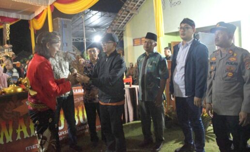 Wayang Kulit Meriahkan HUT Sumbersari