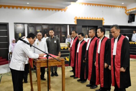 Wahdi Lantik MTP-TGR dalam Rakor Bulanan dengan OPD