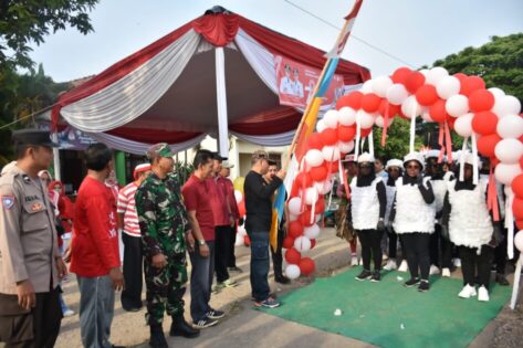 Qomaru Hadiri Jalan Sehat HUT RI Kelurahan Mulyosari
