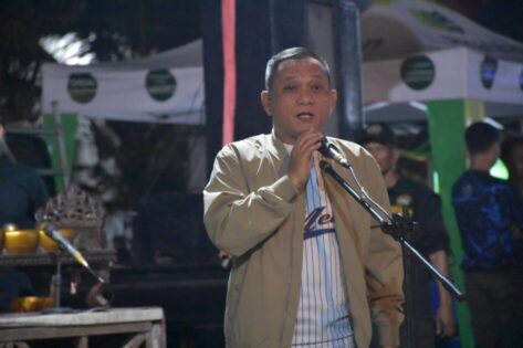 Berlangsung Meriah, Qomaru Hadiri Pawai Karnaval Warga Rejomulyo