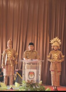 Wahdi Hadiri Kirab Pemilu KPU Kota Metro, Apresiasi Keterlibatan Pemprov
