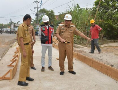 Wahdi Lakukan Monitoring Pembangunan Jalan, Tekankan Hasilnya Harus Berkualitas