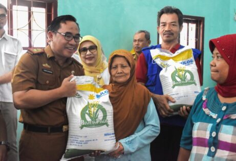 Pemkot Metro Salurkan Bantuan Beras