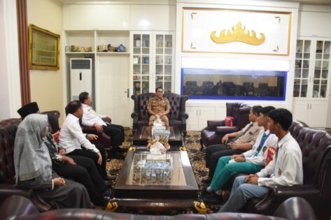 Wahdi terima audiensi murid SMP dan SMA Ahmad Dahlan Peraih Juara Nasional Kompetisi Matematika dan Biologi