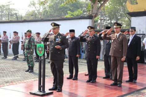 Peringati HUT TNI , Anggota Fokorpimda Lakukan Ziarah Makam Pahlawan