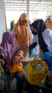 Tingkatkan Kesadaran Pentingnya Imunisasi dan Gizi, DWP Dinas Kominfo Lakukan Pembinaan Pencegahan Stunting di Posyandu Tunas