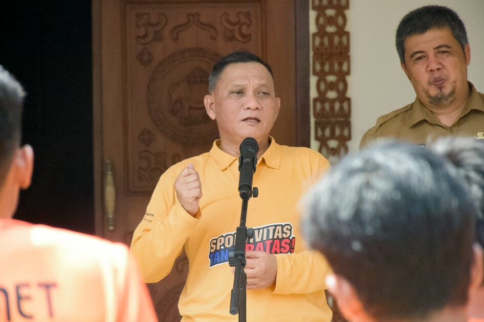 Ini Pesan Wakil Wali Kota Metro Saat Lepas 21 Atlet Sepak Bola ke Soeratin Cup U17 Tahun 2023