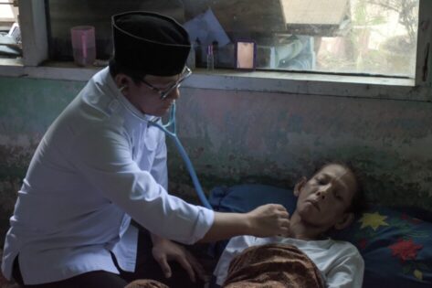 Periksa Langsung Penderita Gondok Beracun Warga Metro Pusat, Wahdi Rencanakan Rujuk ke RS Hasan Sadikin Bandung