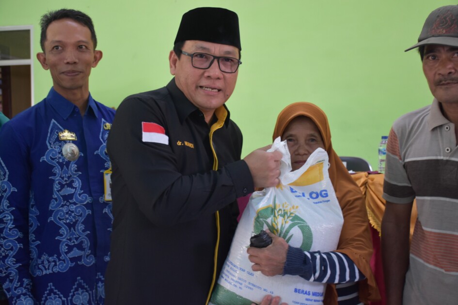 Pemkot Metro Bersama Bulog Salurkan Bantuan Beras ke 8.833 Penerima