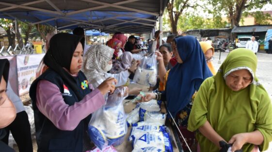 Warga Metro Antusias Belanja di Kegiatan Penetrasi Pasar