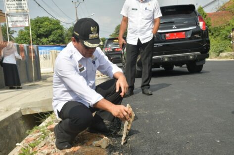 Pembangunan Capai 100 Pesen, Wahdi Tinjau 4 Lokasi Perbaikan Jalan