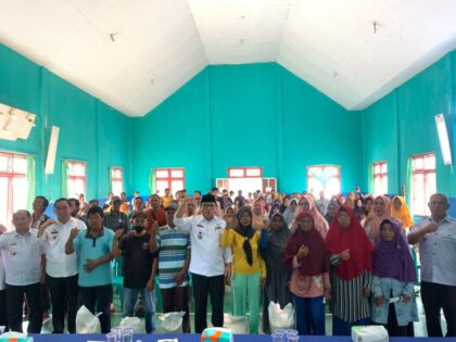 Wahdi Tinjau Pembagian Beras di Metro Utara