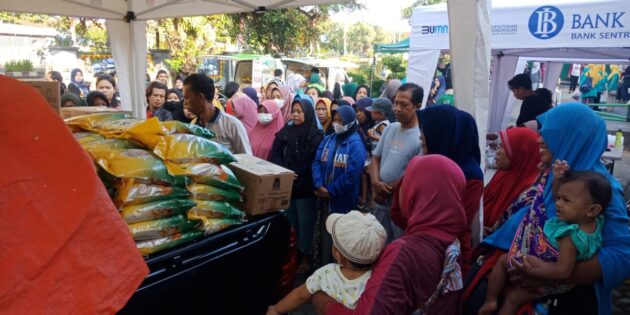 Masyarakat Antusias Beli Beras Murah di Pasar Tani Agroceria