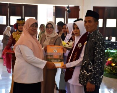 Capping Day Akper Dharma Wacana Metro, Mahasiswa/i Diharapkan Menjadi Tenaga Kesehatan Profesional