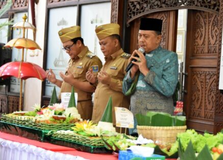 Wujud Syukur Tiga Tahun Pengabdian  Wahdi-Qomaru, Ajak Kepala OPD Berdoa dan Sarapan Nasi Tumpeng