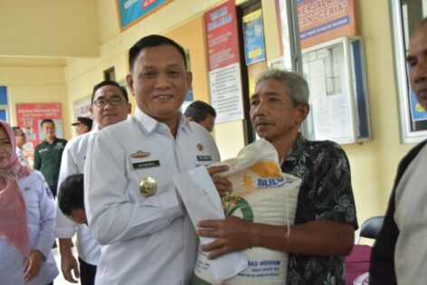 1850 Warga Metro Timur Terima Bantuan Beras