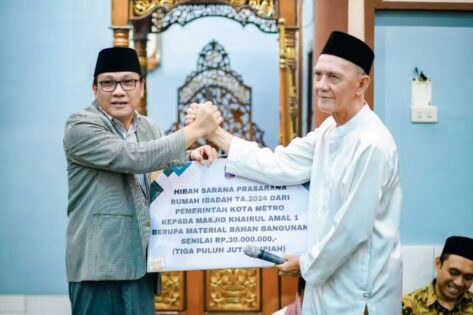 Wahdi Beri Bantuan Material Senilai Rp 30 Juta, saat Safari Ramadhan di Masjid Khairul Amal Iringmulyo