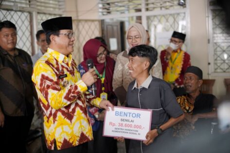 dr. Wahdi – Qomaru Haturkan Terimakasih ke Kemensos RI atas Bantuan pada 53 Penyandang Disabilitas