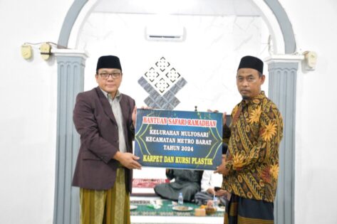 Safari Ramadan di Masjid Darul Amin, dr. Wahdi Kembali Serahkan Bantuan