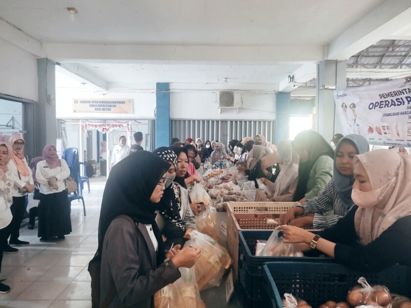 Pasar Murah Subsidi Pemerintah Kota Metro diserbu Warga