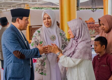 Masyarakat Tumpah Ruah Hadiri Open House Di Rumdis Wali Kota dan Wakil Wali Kota Metro