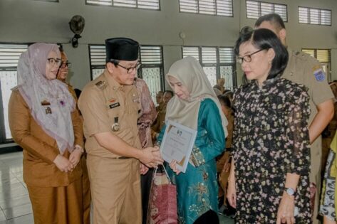 Wahdi – Qomaru Jalin Halal Bihalal dengan Keluarga Pendidik, Sekaligus Lepas 4 Purna Bhakti