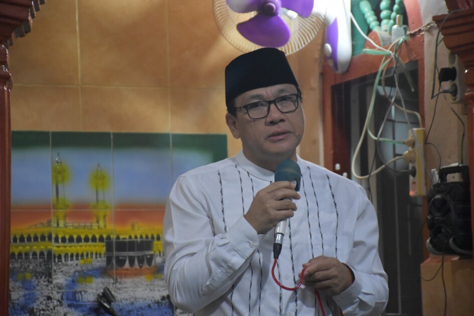 Jalin Silaturahmi Dengan Masyarakat, Wahdi-Qomaru Shalat Subuh Berjamaah di Musholla Al Muslimin Hadimulyo Barat