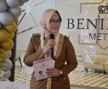 Silfia Naharani Resmikan Klinik Kecantikan di Metro