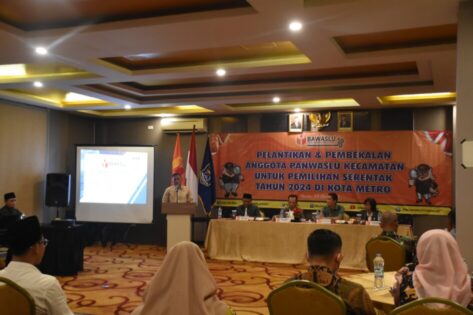 Bawaslu Lantik 15 Anggota Panwascam se Kota Metro, Ini Pesan Qomaru…
