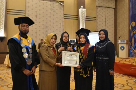 Dihadiri Staf Ahli Walikota, Wisuda STMIK Dharma Wacana Metro Sukses