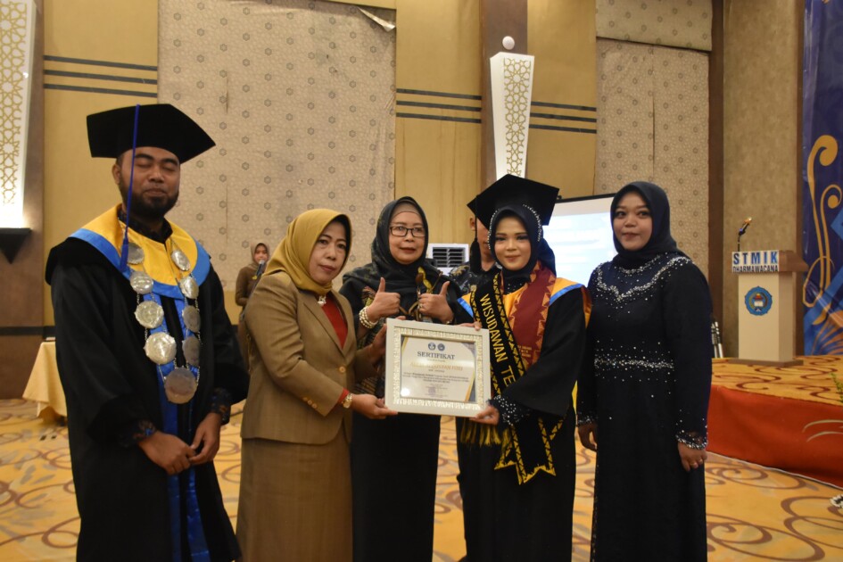 Dihadiri Staf Ahli Walikota, Wisuda STMIK Dharma Wacana Metro Sukses