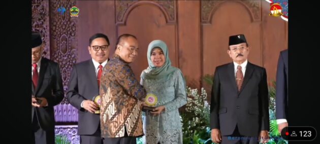 Kota Metro Raih Penghargaan Prevalensi Stunting Terendah dari BKKBN RI