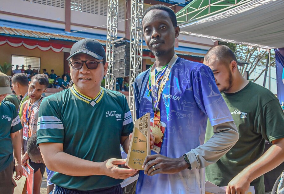 Metro Run 2024 Sedot Wisatawan Asing, Dua Warga Afrika Juarai Lomba Kategori Pria
