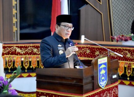 Sampaikan laporan APBD tahun 2023 saat Paripurna, Wahdi apresiasi pihak legislatif