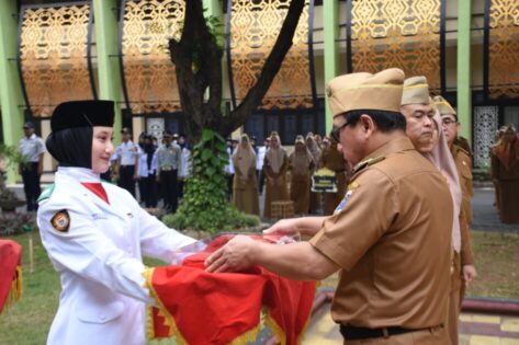 Apel Pagi, Wahdi Terima Duplikat Bendera Pusaka dan Teks Proklamasi dari BPIP