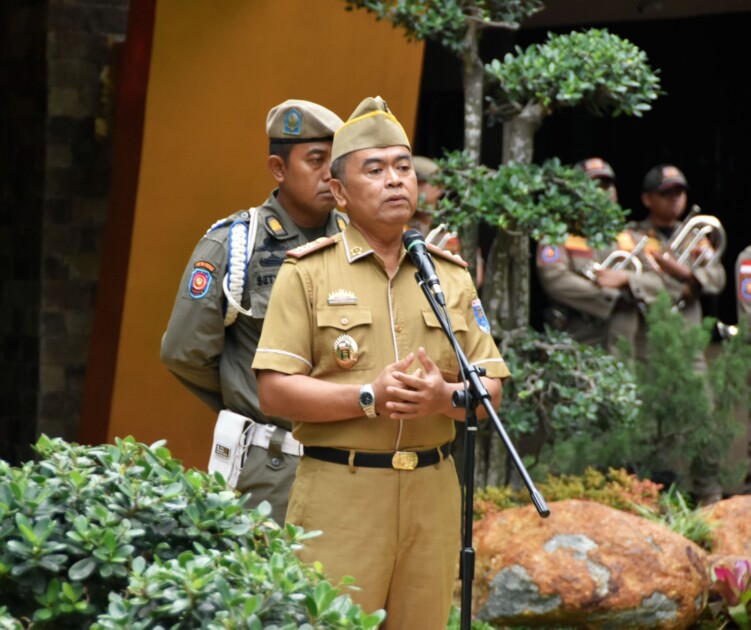 Sekda Metro Minta Satpol PP Tertibkan PKL di Taman Kota