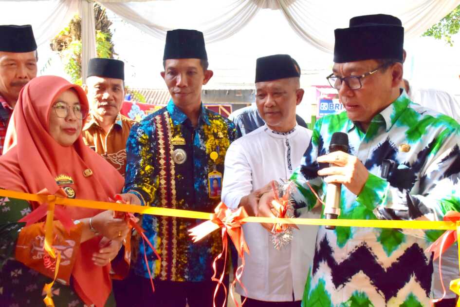 Walikota Metro, Wahdi resmikan gedung kantor Kelurahan Iringmulyo