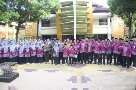 Apel Pagi, Bangkit Lepas Khafilah Metro pada Ajang MTQ ke 51 dan Serahkan Penghargaan Lomba LSS UKS