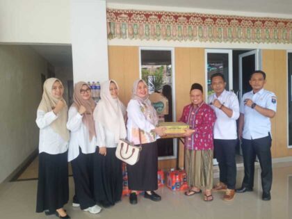 Kepala Disdukcapil Kota Metro Kunjungi Peserta dan Pelatih MTQ di Bandar Lampung