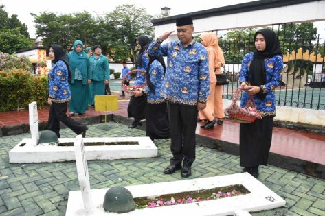 Peringatan HUT KORPRI Ke 53 dan Hari Guru Aparatur Kota Metro Berziarah