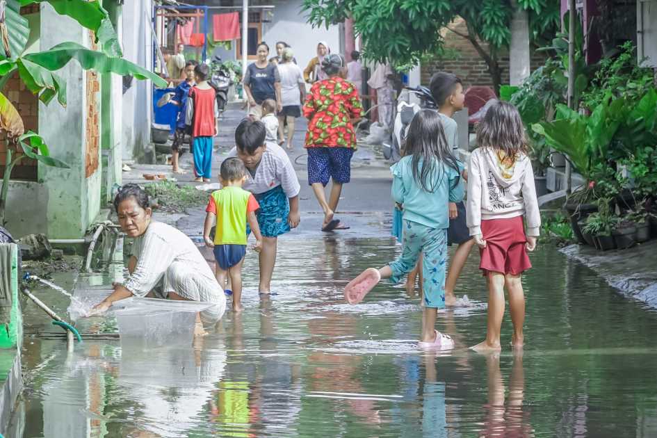 Akibat Hujan Deras Semalam, Sekda Kota Metro Tinjau Lokasi Banjir di TejoAgung