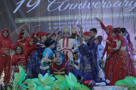 Meriah… Annive ke-19 Sekolah Cahaya Bangsa Metro menampilkan kreatifitas murid