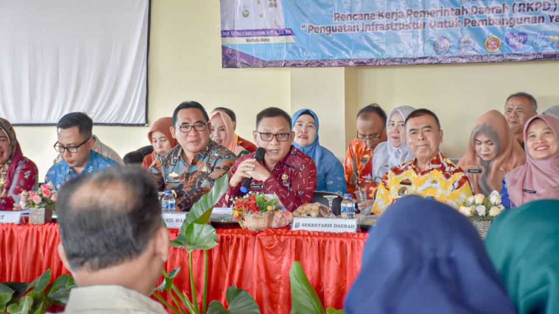 Musrenbang Imporuro, Qomaru Ingatkan Warga Terkait Jaga Lingkungan